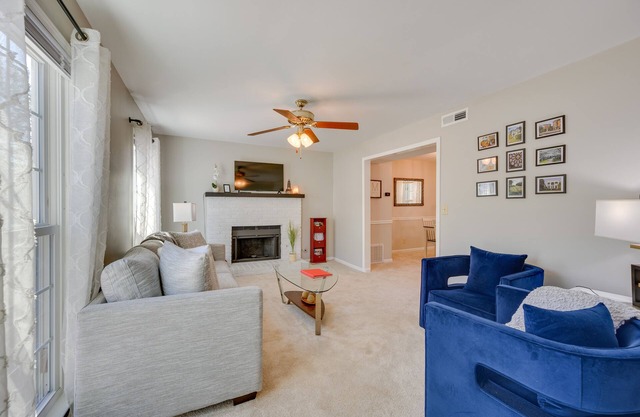 North Macon Townhome w/ Deck < 8 Mi to Downtown!