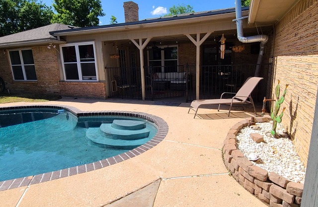North Midland: oficina de 3/2 w, cocina, piscina, patio