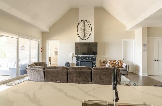 North Muskoka Lake Front 5 Bdrm Newly Built Cottage luxurious Modern Amenities.