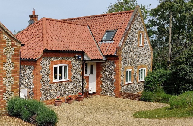 North Norfolk detached cottage near Wells next the Sea. Private garden & parking