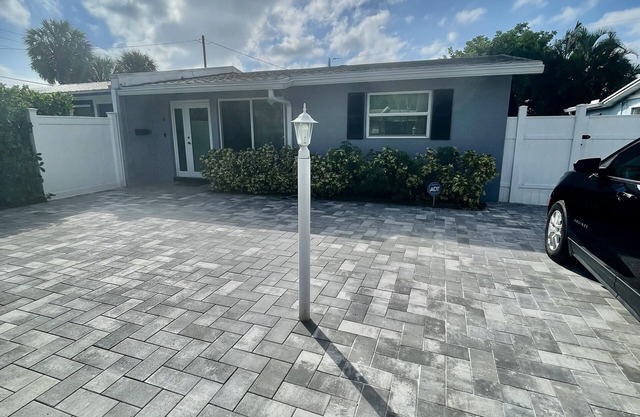 North Palm Beach Getaway House, Close To Beaches!☀️