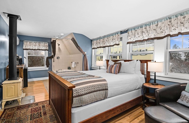 North Shore Suite | Jacuzzi & Sauna