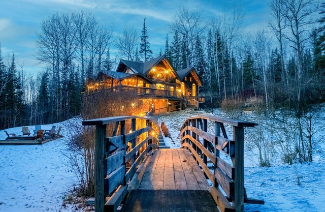 North Shore Timber Home ~ Minutos a la ciudad ~ 5 acres de privacidad!