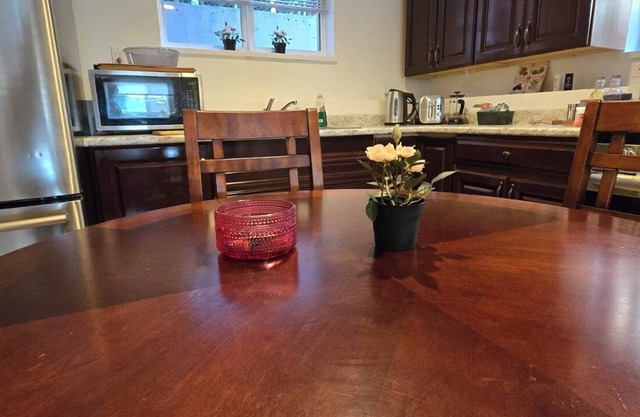 North Vancouver Rental - Block Away From Ocean