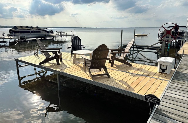 North View Cabins #1 - Comfortable 2Bed/1Ba Cabin with Private Deck on the Lake!
