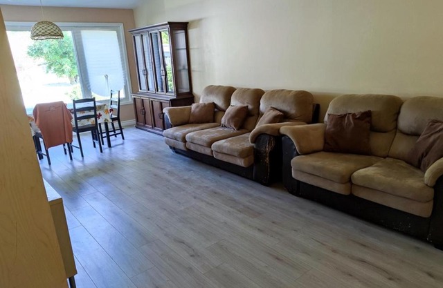 North York Room Close to HWY 401 and DVP