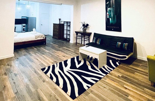 Northcote Spacious studio