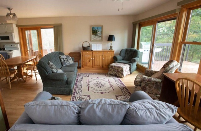 Northern Hideaway - 3 bedroom 4 season Home