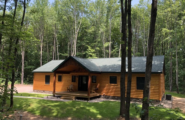 Cozy Log Cabin Inn w/Hot Tub & Fire-pit close to Hiking Skiing Snowmobiling Fun!
