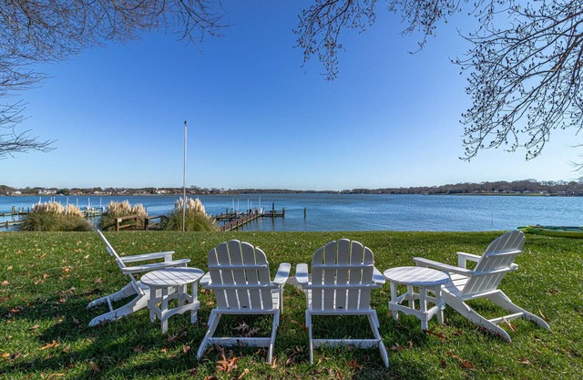Northern Neck waterfront cottage with stunning views and private dock