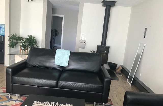 Northern Rainbow Upper Level Suite in House