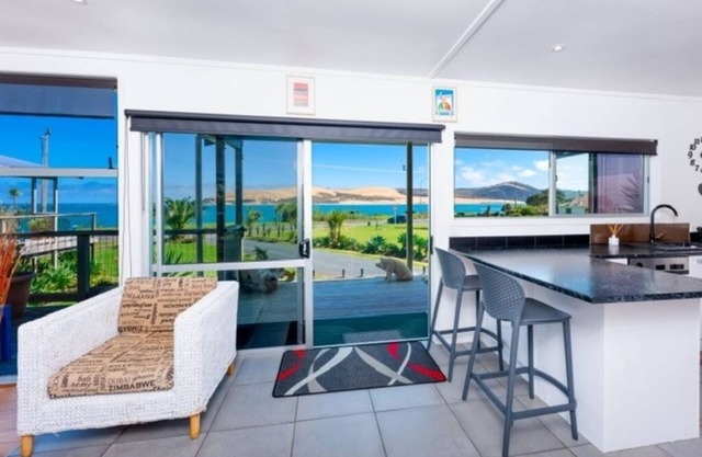 Northland / Hokianga / Opononi Catch of The Day Stunning Beach House for sunset