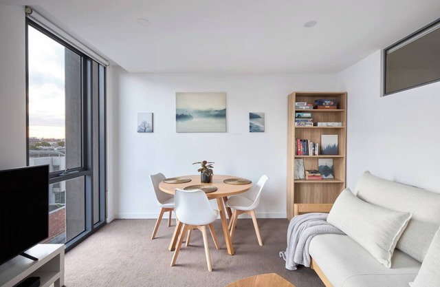 Northside Rendezvous A Stylish Couples Hideaway