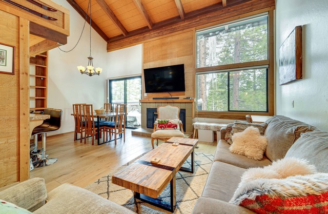 Northstar Resort Condo w/Hot Tub, Shuttle Access!