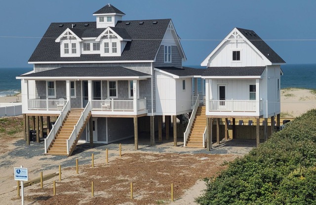Northwind New home Oceanfront / pool, hot tub Astounding Views! 4x4 required