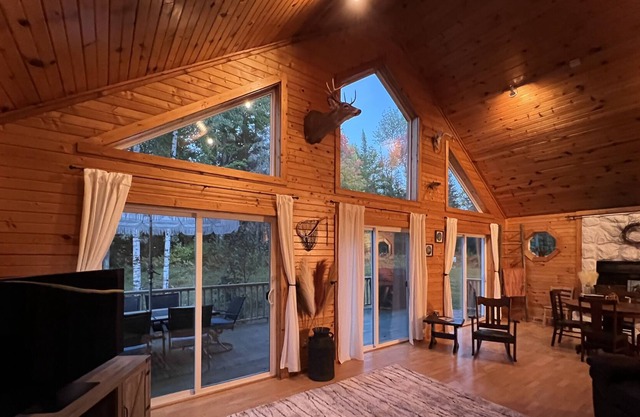 Northwoods Chalet on 28 Acres - Direct Trail Access - Hunting - Tranquility