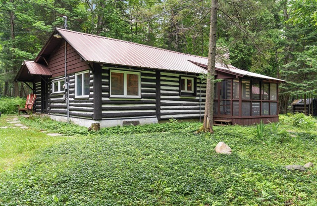 Northwoods Nook: 2 BR, 1 BA in Harbor Springs , Sleeps 4