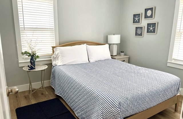 Norton Shores house sleeps 6, walking distance to Maranatha, and Lake Michigan.