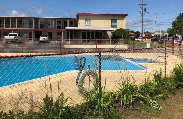 Norton Shores Inn