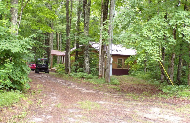 No 1 sino 2 cabañas ubicadas en el bosque Hiawatha en Upper Michigan