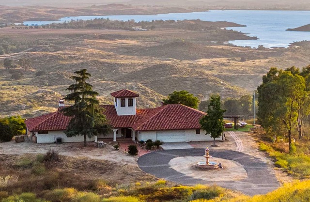 Not Wine-ing About This View-Jacuzzi and 20 acres