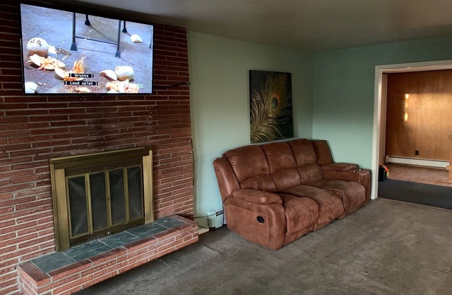 nothing special but cozy, 2 bedroom, sleeps 6