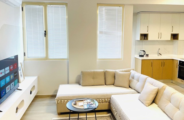 Nova - Charming 2-bedroom apartment in Divjakë with WiFi, AC, free parking.
