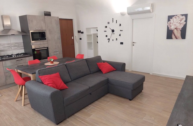 Spacious one-bedroom apartment in the center of Novi Ligure, 10 minutes from Serravalle Outlet