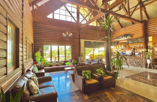 Novie's Tourist Inn