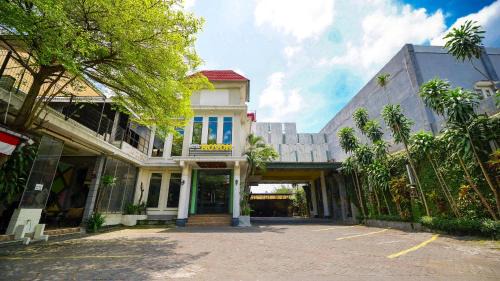Novon Family Hotel by Tripletree