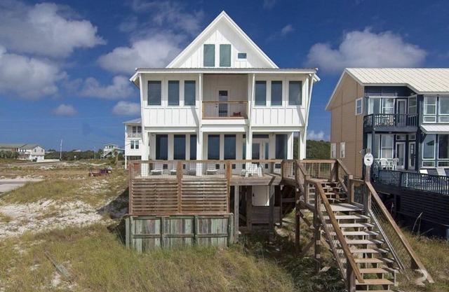 Hermosa casa frente a la playa! 5 camas / 4. 5 baños!