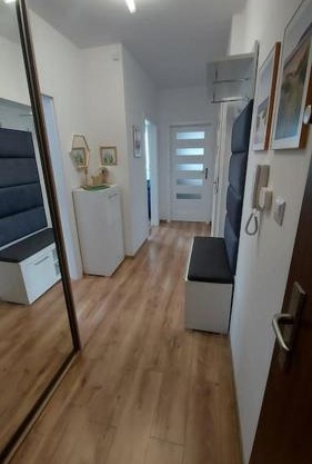 Nowiutki apartament z bezpłatnym parkingiem