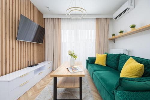 Nowoczesny Apartament z balkonem i miejscem parkingowym Warszawa Ursus by Noclegi Renters
