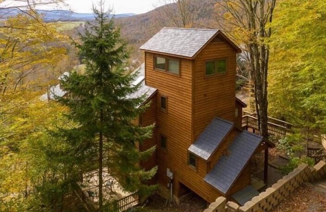 Buscando una habitación con vistas! Nueva propiedad de alquiler! Bañera de hidromasaje con una vista!