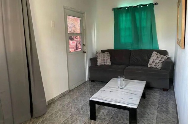 Nuemath Apartment esta úbicado a 5 minutos del aeropuerto.