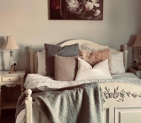 Number 10 -Queen Room with b/fast