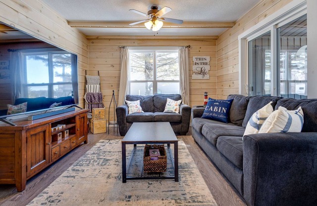 Nurse's Oasis: 3-BR, Pet Friendly, Hot Tub, Snow Removal, Starlink