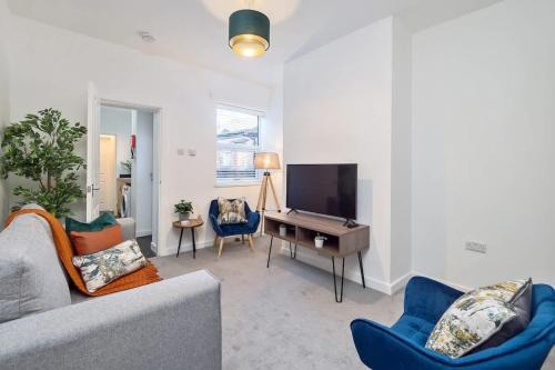 Nursery House by Truestays - 3 Bedroom House in Stoke-on-Trent