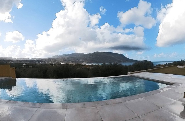 Nusa Retreat- 3 Bedroom residence - Seaview infinity private pool