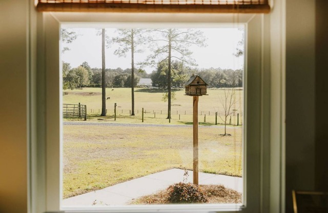 Charming 2-bed farmhouse in lovely, historic red hills of Tallahassee -WiFi/AC.