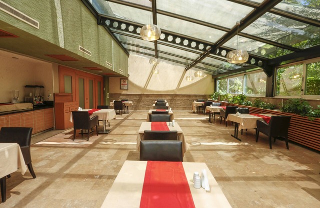 Nuzhet Hotel