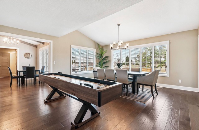 NW Arkansas Gem with Pool, Trails and Shuffleboard