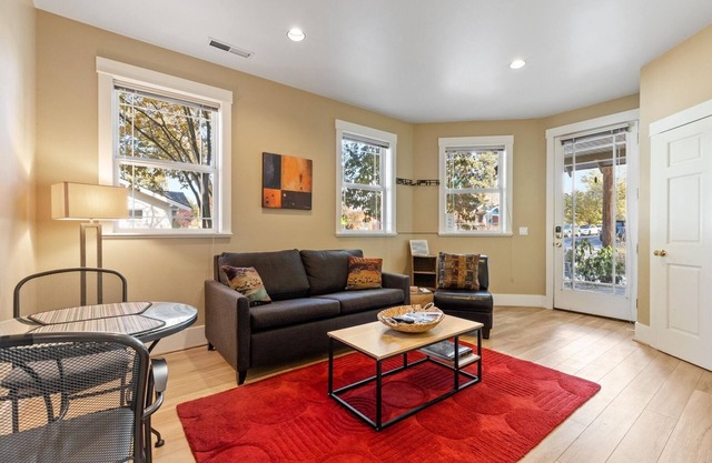 NW Broadway Downtown | Old Bend neighborhood, walk everywhere!