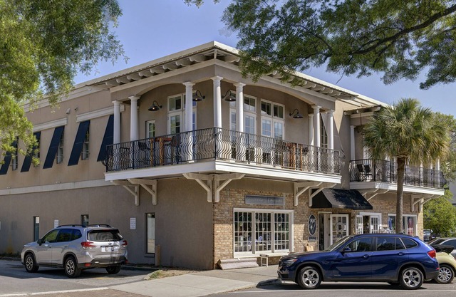 Walk to the beach and Pier Wrap around porch
