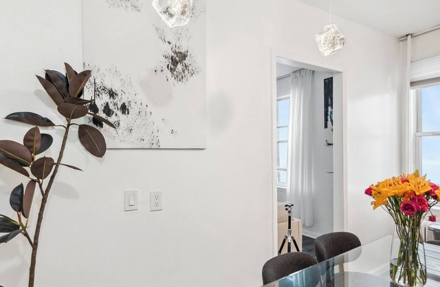 NY Prime Luxury Escape with KING Bed + Easy Parking