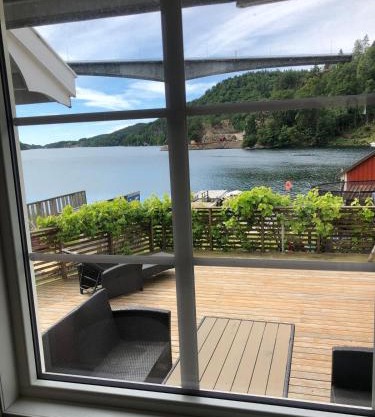 Nydelig hus rett ved sjøen - Wifi