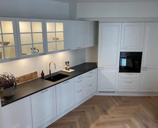 Nyrenoveret charmerende lejlighed i Odense C!