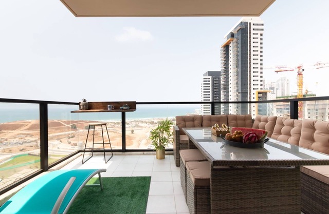 O&O Group - 3 BR SeaFront APT/Prestigious Tower