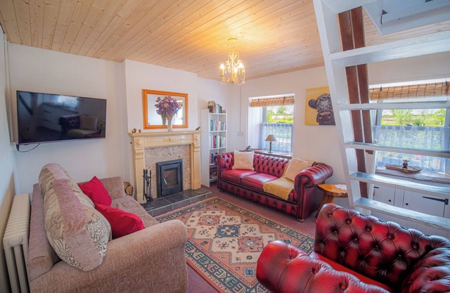 O'Sullivan's cottage: with Pool Table, Darts. Golf Course nearby!