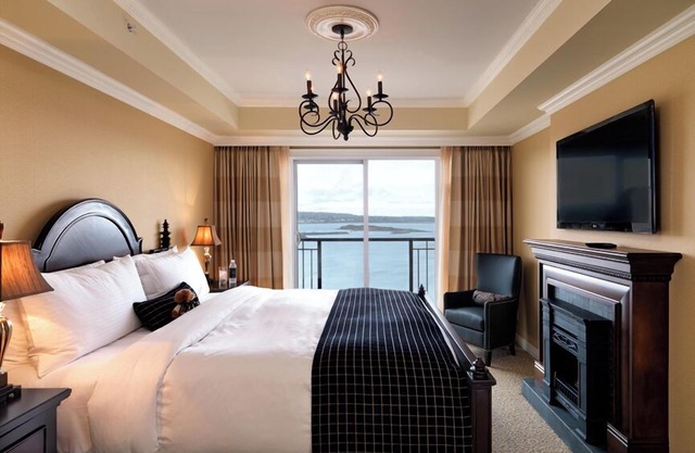 Oak Bay Beach Hotel